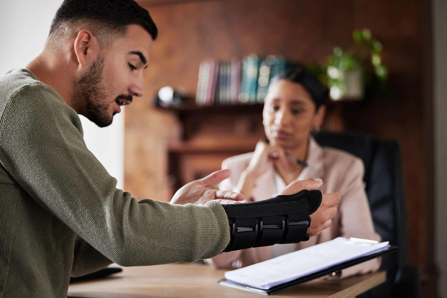 Man explaining car accident injuries to a lawyer